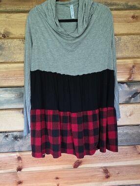 Cozy Colorblock Plaid Hem Cowl Neck Top - Gray/Black/Red